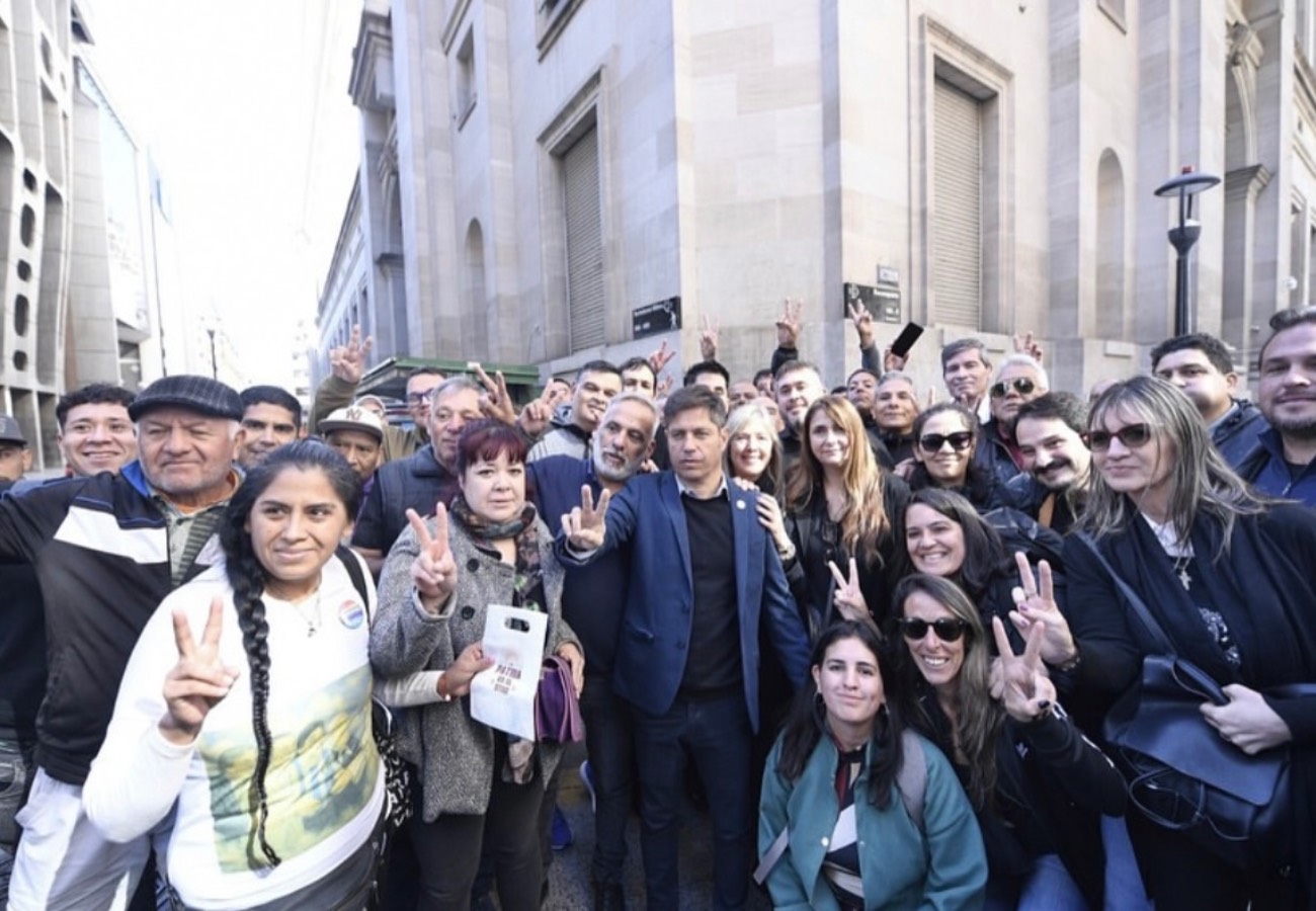 Imagen de Kicillof y militantes de LPEO despidieron al Papa Francisco y destacaron su legado